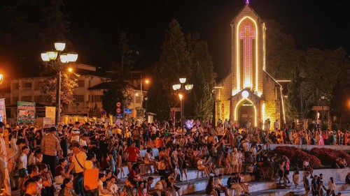 Nâng chất lượng trải nghiệm và đa dạng hóa phương thức di chuyển - Du lịch Việt Nam đang tìm cách vượt "sóng gió"