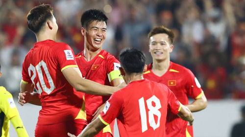 Duy Mạnh đánh đầu dũng mãnh, mở tỷ số sớm cho đội tuyển Việt Nam