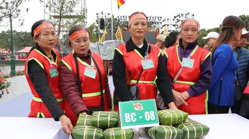 Sôi nổi hội thi bánh chưng, bánh giầy