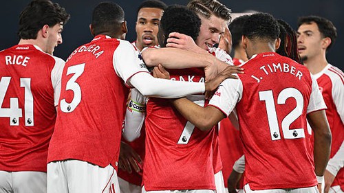 Cuộc đua vô địch Ngoại hạng Anh: Arsenal thắng tối thiểu, Man City mất điểm đáng tiếc