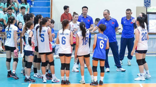 Hoa khôi bóng chuyền Việt Nam cùng đồng đội đón tin vui, HLV Tuấn Kiệt đối mặt với thách thức lớn