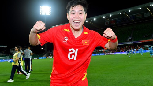 Vạn Sự khiêm tốn dù lập công đầu cho đội tuyển nữ Việt Nam