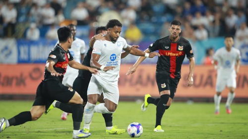 Đương kim vô địch V-League lo trụ hạng