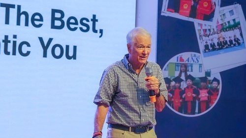 Kỹ năng sống thời AI: Những gợi mở từ diễn giả Mark Hemingway