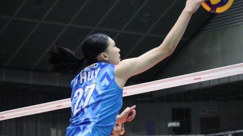 Phụ công bóng chuyền nữ Việt Nam ghi điểm nhiều thứ 2 đội nhưng vẫn thua trận thứ 10 liên tiếp cùng CLB Nhật Bản