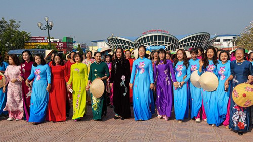 Xây dựng hình ảnh người phụ nữ Việt Nam thời đại mới tự tin, trách nhiệm, nhân ái và sáng tạo