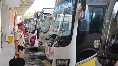 Cảnh sát giao thông dùng xe khách giường nằm 2 tầng chạy thực tế các tỉnh miền núi để đánh giá tình hình an toàn giao thông