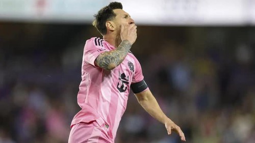 Messi ghi bàn thứ 899 trong sự nghiệp bằng siêu phẩm 'lốp' bóng