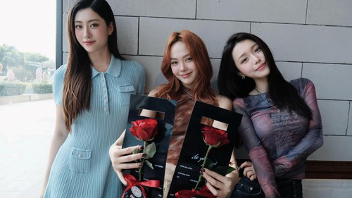Lý do Minh Hằng tặng hoa hồng cho hội chị em ngày 8/3