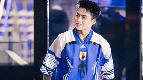 Ca sĩ MONO thu hút sự chú ý của khán giả GenZ tại Hà Nội