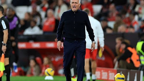 Jose Mourinho nổi giận sau khi bị đối thủ gọi là 'kẻ phản bội'