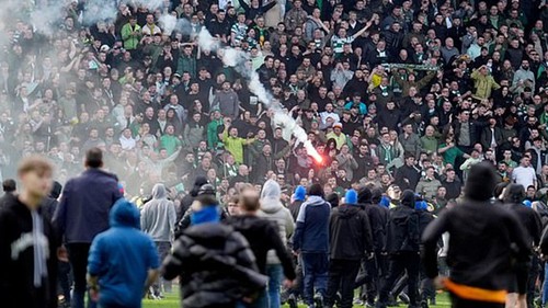 Bạo loạn sau trận derby, một liên đoàn bóng đá phải mở cuộc điều tra khẩn cấp