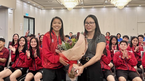 Tổng lãnh sự quán Việt Nam tại Perth động viên đội tuyển nữ nhân ngày 8/3