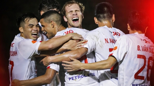 Văn Khang tỏa sáng, Thể Công Viettel thắng thuyết phục để đua vô địch V-League với CAHN