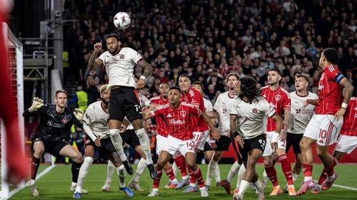 Arsenal chưa phải là 'Vua bóng chết' của châu Âu