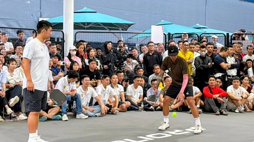 Cảnh giành giật quanh Quang Dương trên sân pickleball gây tranh cãi
