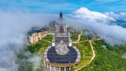 Ban Quản lý Khu du lịch Núi Bà Đen khuyến cáo du khách khi leo núi