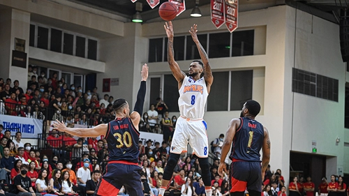 Bóng rổ và cái bắt tay của những 'ông lớn'