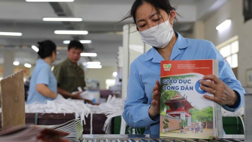 Đề xuất miễn phí sách giáo khoa trên toàn quốc từ năm học 2029–2030