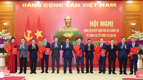 Hội nghị công bố Quyết định của Bộ Chính trị về công tác tổ chức và cán bộ của 5 cơ quan