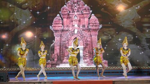 Gắn kết, tôn vinh bản sắc văn hóa các dân tộc