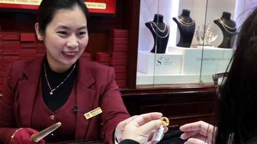 Giá vàng sáng 2/4 giảm 1,2 triệu đồng/lượng