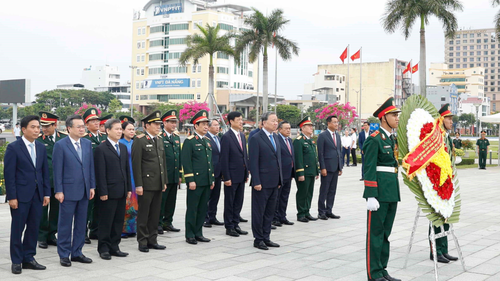 Tổng Bí thư, Chủ tịch nước Tô Lâm dâng hương tưởng niệm các Anh hùng liệt sĩ tại Đà Nẵng