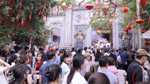 Phú Thọ: Biển người dâng hương Giỗ Tổ Hùng Vương
