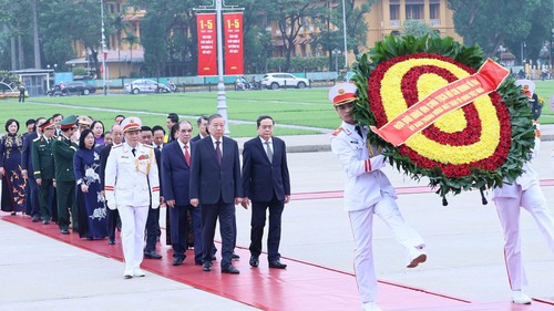 Lãnh đạo Đảng, Nhà nước vào Lăng viếng Chủ tịch Hồ Chí Minh nhân kỷ niệm 51 năm Ngày giải phóng miền Nam, thống nhất đất nước