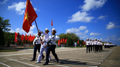 Đem cờ Tổ quốc ra nơi đầu sóng ngọn gió ở Trường Sa