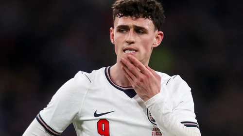 Phil Foden 'biến mất' ở Man City lẫn tuyển Anh: Đa năng quá cũng thiệt!