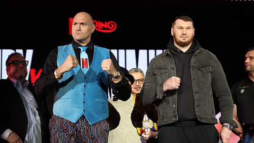 Vé xem võ sĩ hạng nặng thế giới tái xuất được bán với giá 'rẻ chưa từng thấy'