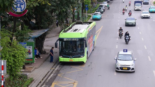 Hà Nội đặt mục tiêu 30% đi lại bằng phương tiện công cộng để giảm ùn tắc