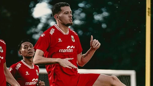 Tin nóng thể thao sáng 4/4: Indonesia lên tiếng vụ cầu thủ dính bê bối hộ chiếu, Bruno cân bằng kỷ lục Ronaldo