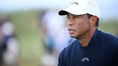 Tiger Woods phải sang Thụy Sĩ điều trị