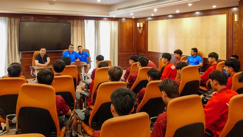 Chủ tịch VFF giao nhiệm vụ cho U17 Việt Nam, nhắc cầu thủ hạn chế mạng xã hội