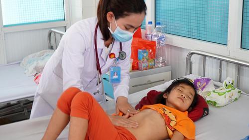 Làm rõ nguyên nhân 27 học sinh nhập viện nghi do ngộ độc thực phẩm