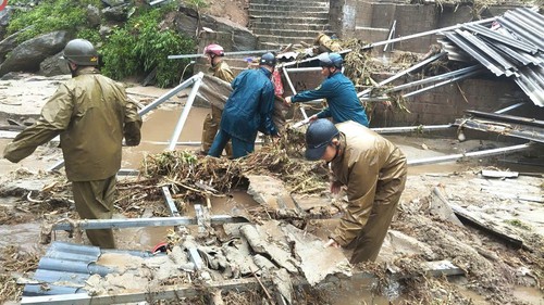 Công an các xã vùng cao Tuyên Quang khẩn trương hỗ trợ người dân khắc phục hậu quả thiên tai