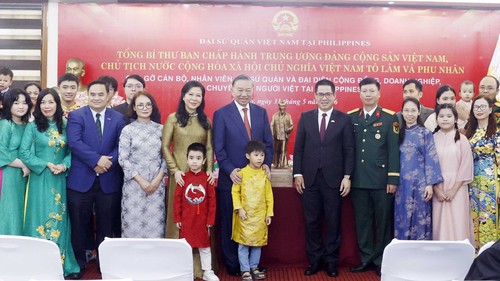 Tổng Bí thư, Chủ tịch nước và Phu nhân gặp cộng đồng người Việt Nam tại Philippines