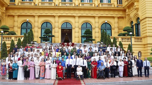 Tổng Bí thư, Chủ tịch nước Tô Lâm gặp mặt thân mật 100 đại biểu trong chương trình “Việc tử tế” của Đài Truyền hình Việt Nam