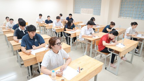 Hình ảnh thí sinh cả nước bước vào Kỳ thi tốt nghiệp THPT 2026 
