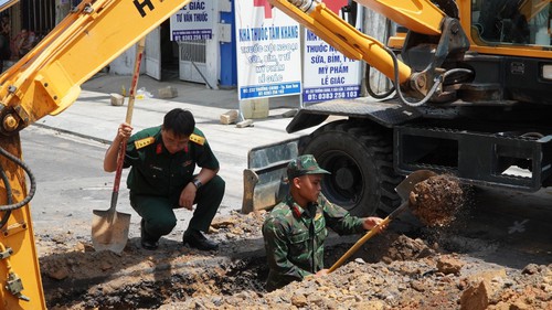 Bắt đầu đào rãnh ngang thăm dò, tìm kiếm hài cốt liệt sĩ tại đường Trường Chinh, Quảng Ngãi