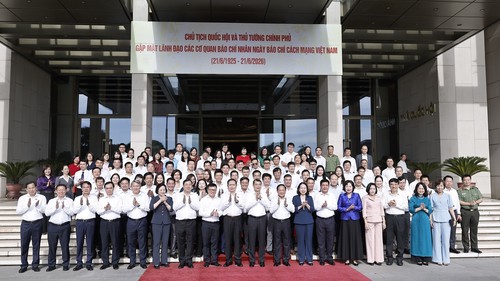 Thủ tướng Chính phủ và Chủ tịch Quốc hội gặp mặt lãnh đạo các cơ quan báo chí
