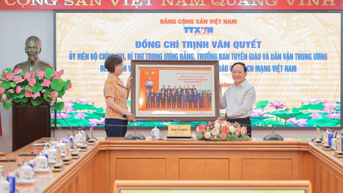 Trưởng ban Tuyên giáo và Dân vận Trung ương: TTXVN phát huy vai trò cơ quan truyền thông chủ lực đa phương tiện, dẫn nguồn thông tin
