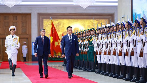 Thủ tướng Lê Minh Hưng chủ trì lễ đón trọng thể Thủ tướng Thái Lan