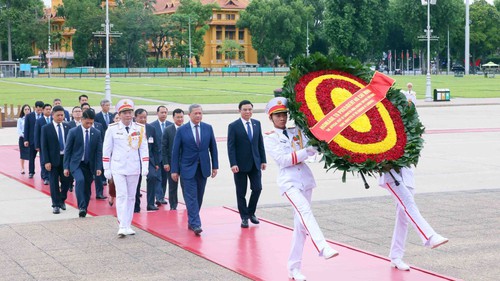 Thủ tướng Campuchia vào Lăng viếng Chủ tịch Hồ Chí Minh và tưởng niệm các Anh hùng Liệt sĩ