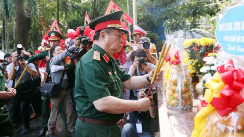 Đại tướng Nguyễn Trọng Nghĩa kiểm tra công tác quy tập hài cốt liệt sĩ tại Công viên Lê Thị Riêng