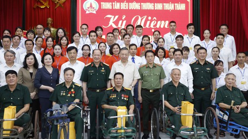 Tổng Bí thư, Chủ tịch nước thăm Trung tâm Điều dưỡng thương binh Thuận Thành