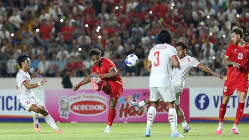 Patrik Lê Giang xuất sắc nhưng hàng thủ vẫn là mối lo của HLV Kim Sang Sik