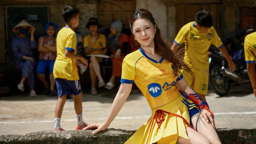 Hương Tràm ra mắt MV “gái NGHỆ”: Mang nguyên thành Vinh vào MV
